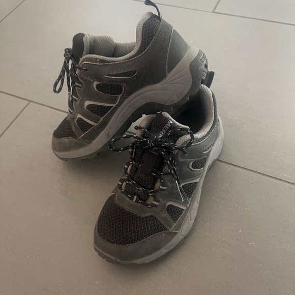 Merrell Boys Oakcreek Mid Hiking Boots Size 13.5 - Picture 2 of 3